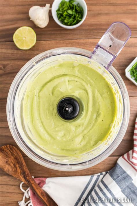 How much fat is in avocado ranch dressing - calories, carbs, nutrition