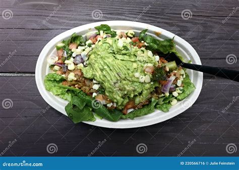 How much fat is in avocado sofrito salad (111166.0) - calories, carbs, nutrition