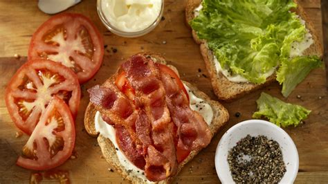 How much fat is in b.l.t. sandwich - calories, carbs, nutrition