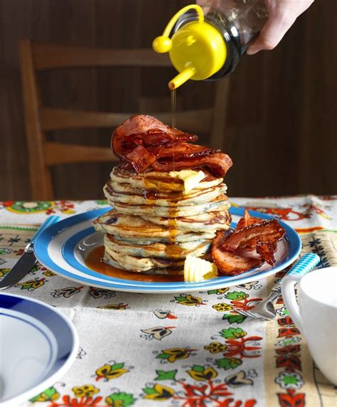 How much fat is in bacon blueberry pancakes - calories, carbs, nutrition