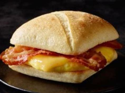 How much fat is in bacon breakfast sandwich - calories, carbs, nutrition