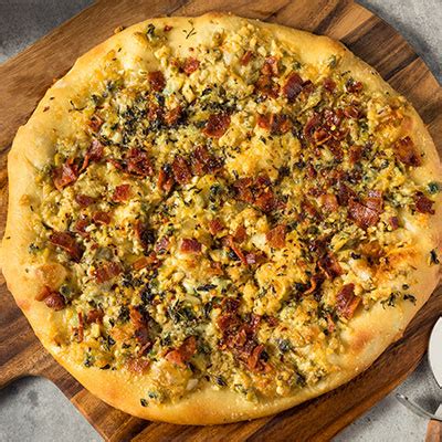 How much fat is in bacon clam pizza (32589.9) - calories, carbs, nutrition
