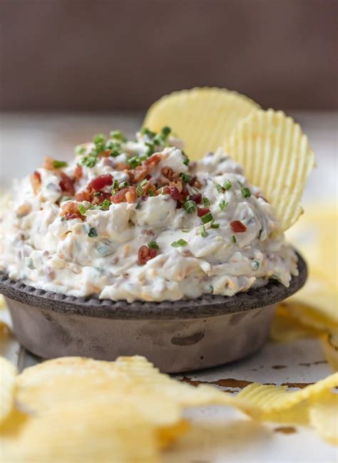 How much fat is in bacon onion sour cream - calories, carbs, nutrition