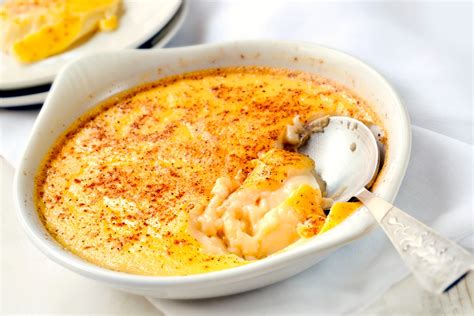 How much fat is in baked egg custard - calories, carbs, nutrition