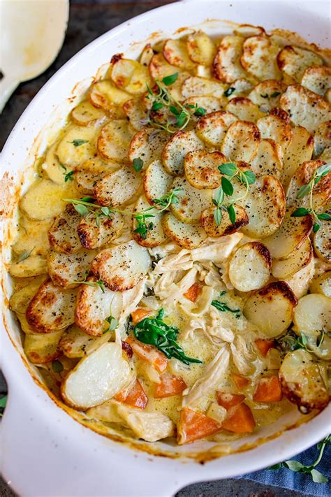 How much fat is in baked potato with creamy chicken mayonnaise - calories, carbs, nutrition