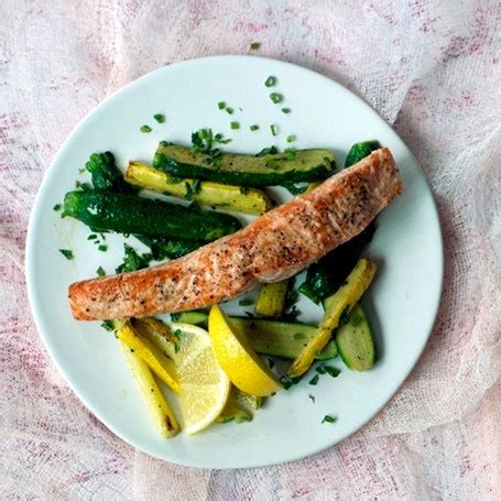 How much fat is in baked salmon with baby zucchini and squash salad - calories, carbs, nutrition