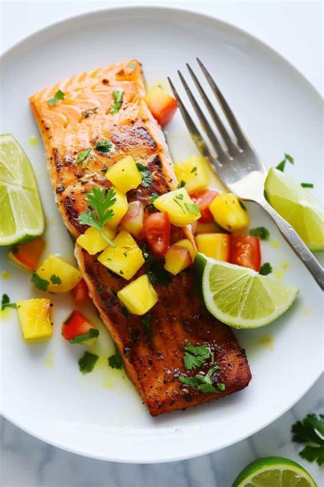How much fat is in baked salmon with pineapple salsa - calories, carbs, nutrition