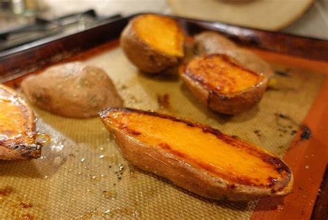 How much fat is in baked whole sweet potatoes - calories, carbs, nutrition