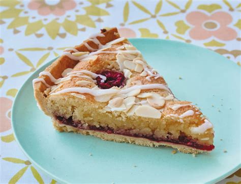 How much fat is in bakewell tart - calories, carbs, nutrition