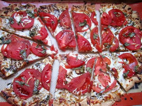 How much fat is in balsamic chicken wheat pizzetta flatbrea - calories, carbs, nutrition
