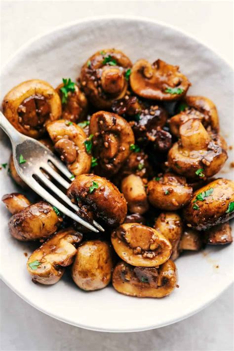 How much fat is in balsamic mushrooms - calories, carbs, nutrition