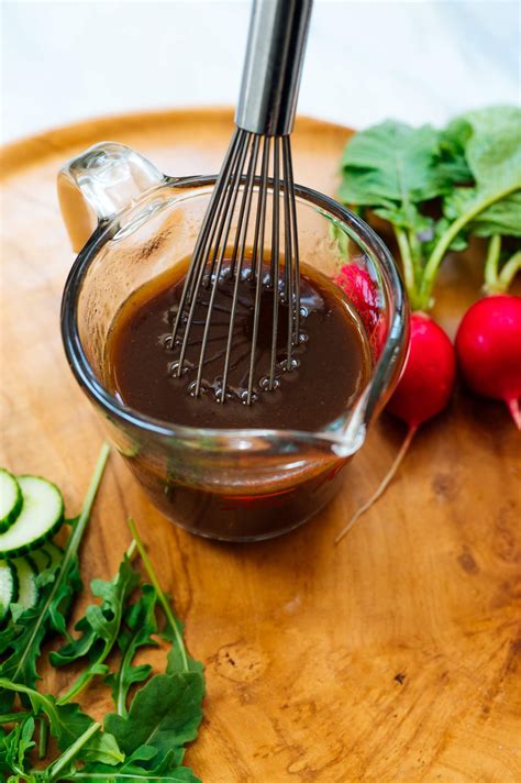 How much fat is in balsamic vinaigrette dressing - calories, carbs, nutrition