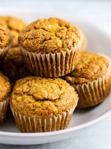 How much fat is in banana muffin - calories, carbs, nutrition