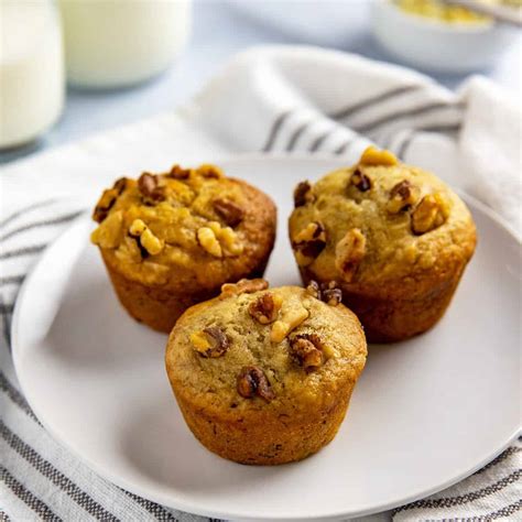 How much fat is in banana nut muffins - calories, carbs, nutrition