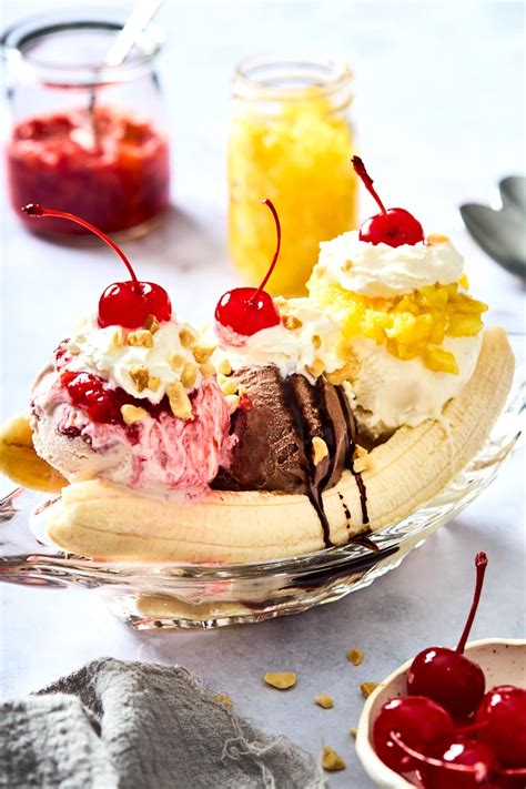 How much fat is in banana splits with peanuts - calories, carbs, nutrition