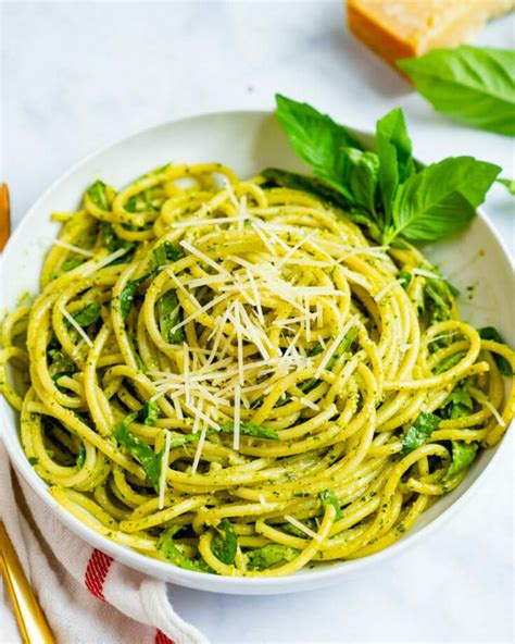 How much fat is in basil and walnut pesto spaghetti - calories, carbs, nutrition