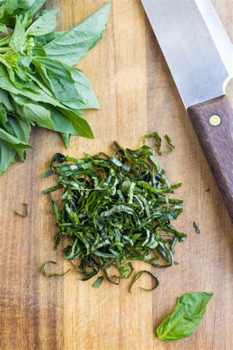 How much fat is in basil chiffonade - calories, carbs, nutrition