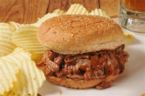 How much fat is in bbq beef sandwich with white bun - calories, carbs, nutrition