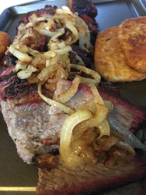 How much fat is in bbq brisket beef with caramelized onions - calories, carbs, nutrition