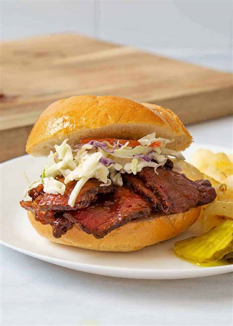 How much fat is in bbq brisket sandwich - calories, carbs, nutrition