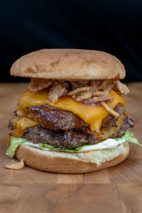 How much fat is in bbq burger with crispy onions - calories, carbs, nutrition