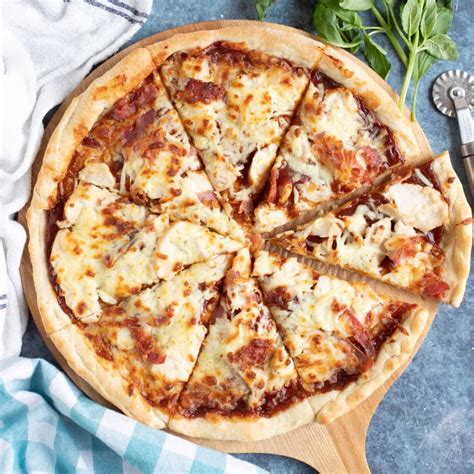 How much fat is in bbq chicken and bacon pizza - calories, carbs, nutrition