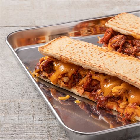 How much fat is in bbq chicken flatbread sandwich - calories, carbs, nutrition