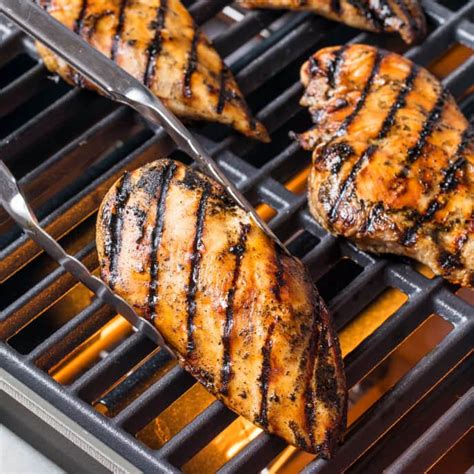 How much fat is in bbq grilled chicken & carolina slaw - calories, carbs, nutrition