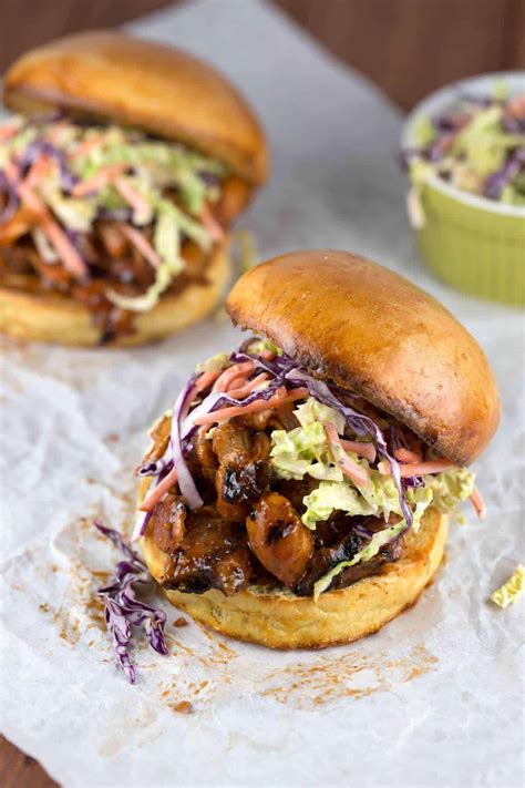 How much fat is in bbq pulled chicken sandwich - calories, carbs, nutrition