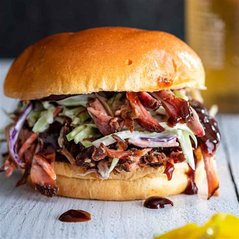 How much fat is in bbq pulled pork sandwich (35417.156) - calories, carbs, nutrition