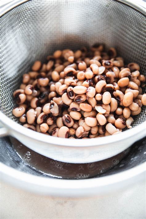 How much fat is in beans black eyed peas spicy 1/2 cup - calories, carbs, nutrition