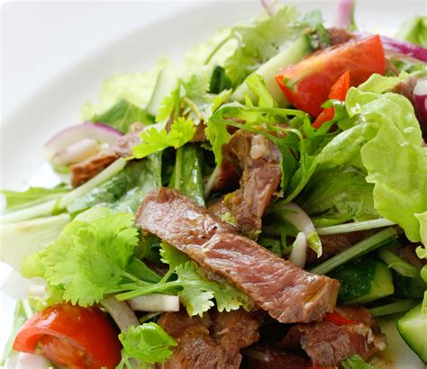 How much fat is in beef and blue salad - calories, carbs, nutrition