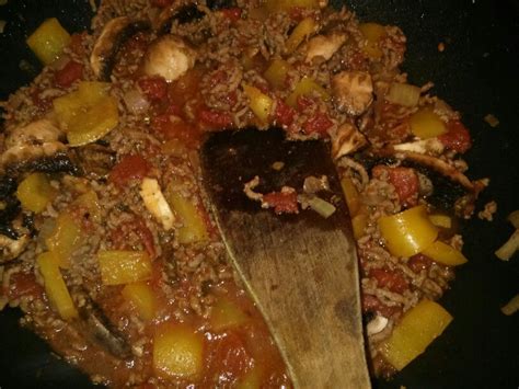 How much fat is in beef bolognese with brown rice large - calories, carbs, nutrition