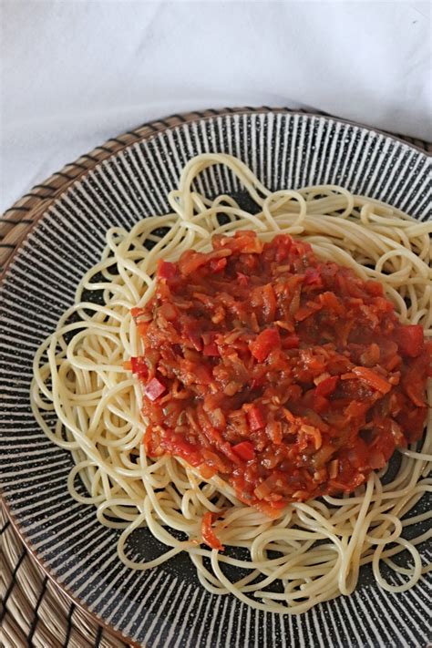 How much fat is in beef bolognese with vegetables medium - calories, carbs, nutrition