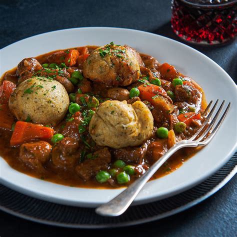 How much fat is in beef casserole with herb dumplings - calories, carbs, nutrition