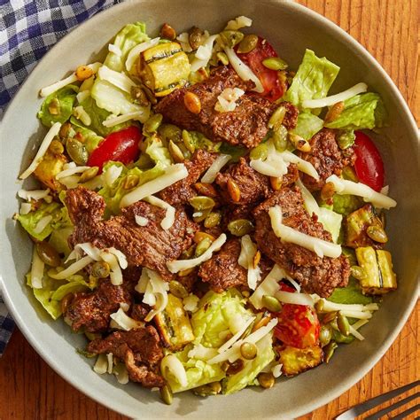 How much fat is in beef chipotle salad - calories, carbs, nutrition