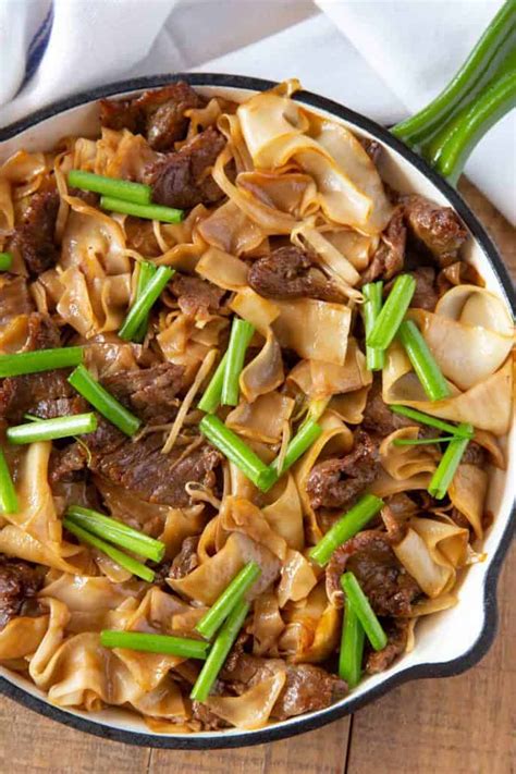 How much fat is in beef chow fun with fettuccine - calories, carbs, nutrition