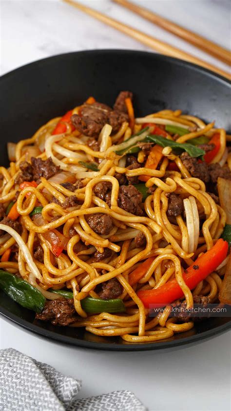 How much fat is in beef chow mein - calories, carbs, nutrition