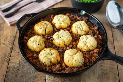How much fat is in beef cobler and savoury dumplings - calories, carbs, nutrition