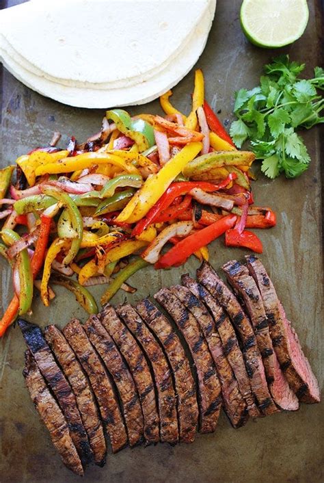 How much fat is in beef fajitas, grilled - calories, carbs, nutrition