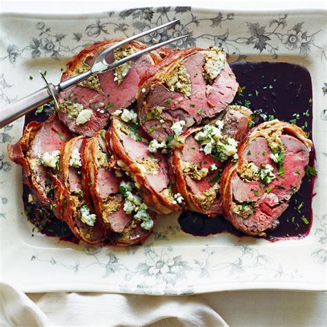 How much fat is in beef filet 5 oz grilled gorgonzola crusted - calories, carbs, nutrition