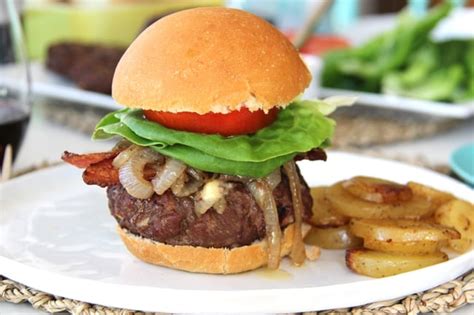 How much fat is in beef gruyere and bacon burger (90079.0) - calories, carbs, nutrition