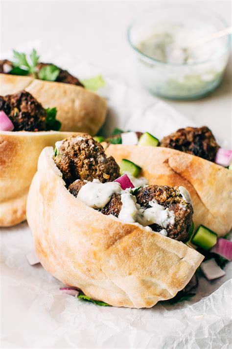 How much fat is in beef kofta pitta with salsa - calories, carbs, nutrition