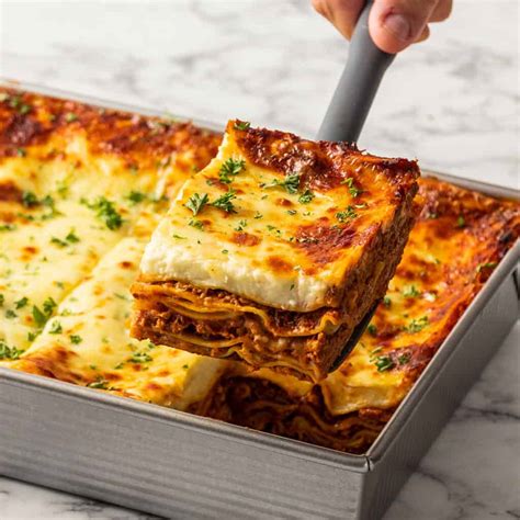 How much fat is in beef lasagna - calories, carbs, nutrition