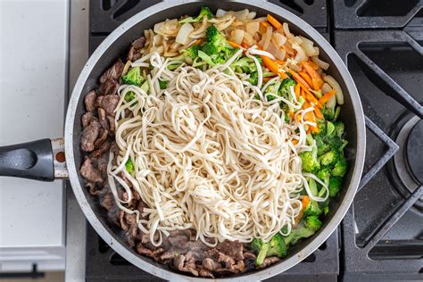 How much fat is in beef lo mein - calories, carbs, nutrition