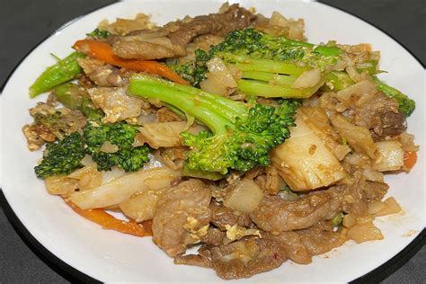 How much fat is in beef pad see ew - calories, carbs, nutrition