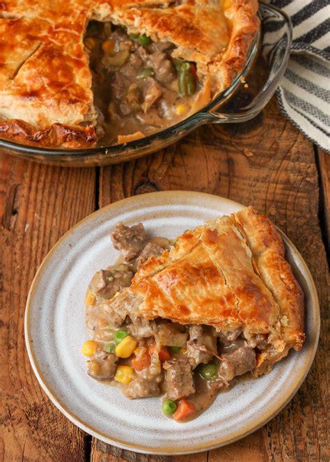 How much fat is in beef pot pie - calories, carbs, nutrition