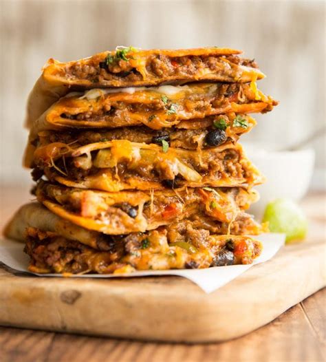 How much fat is in beef quesadilla - calories, carbs, nutrition