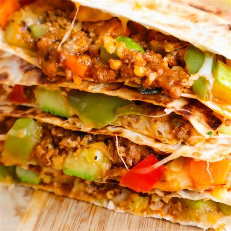 How much fat is in beef quesadillas - calories, carbs, nutrition