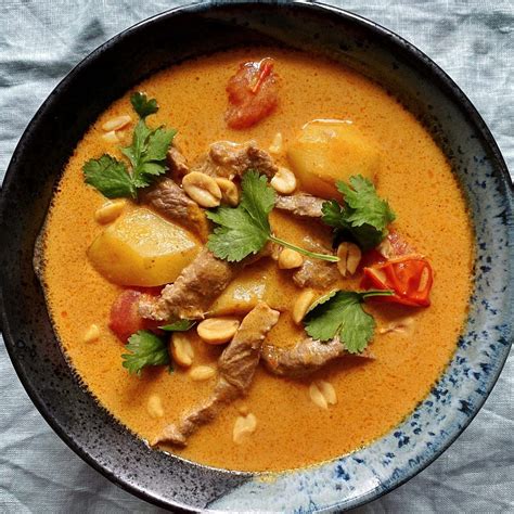 How much fat is in beef stew meat thai curry 1 oz - calories, carbs, nutrition